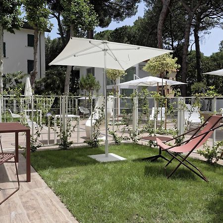 Elegance Riccione Aparthotel Exterior photo