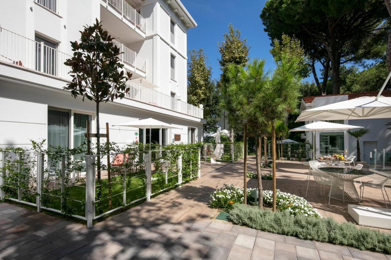 Elegance Riccione Aparthotel Exterior photo