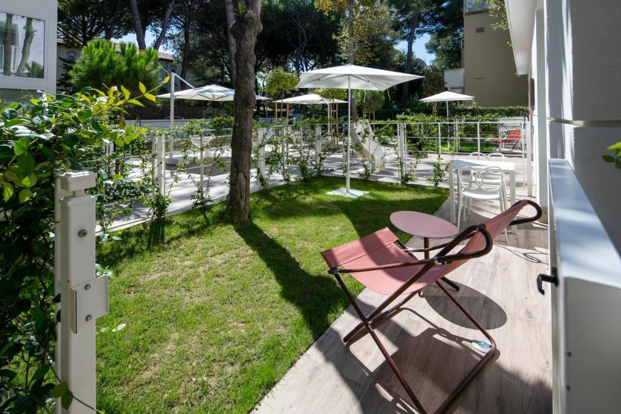 Elegance Riccione Aparthotel Exterior photo
