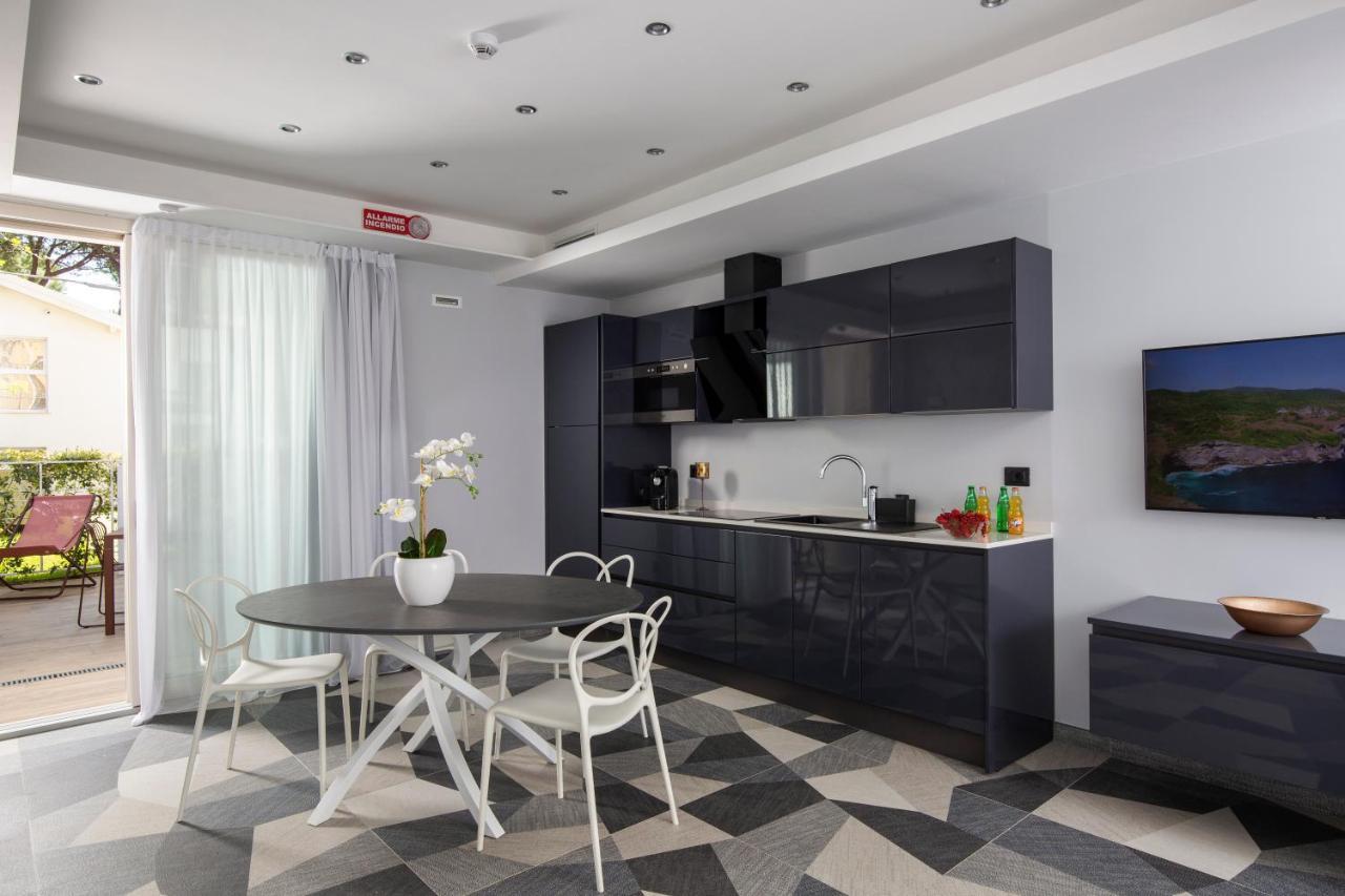Elegance Riccione Aparthotel Exterior photo