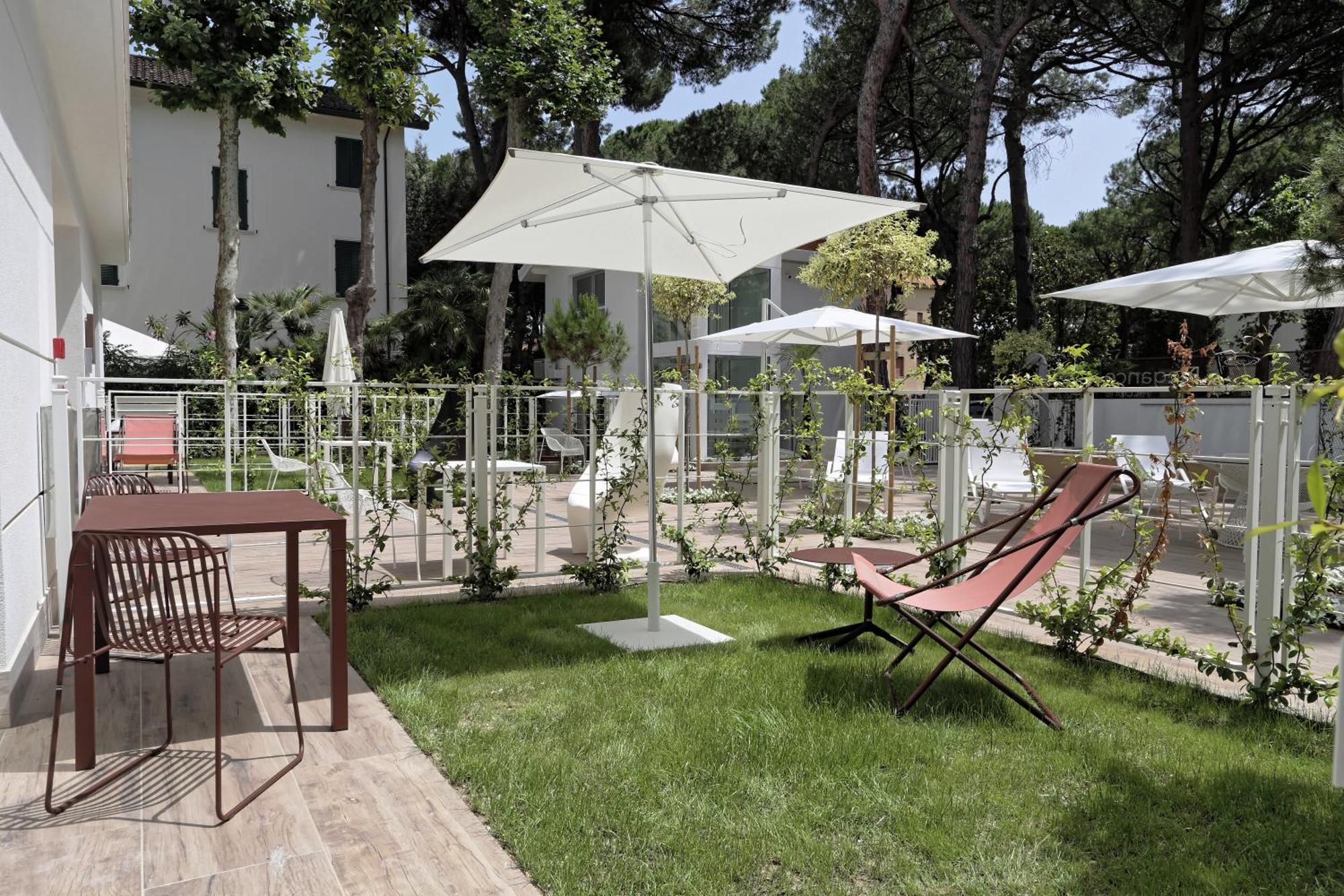 Elegance Riccione Aparthotel Exterior photo